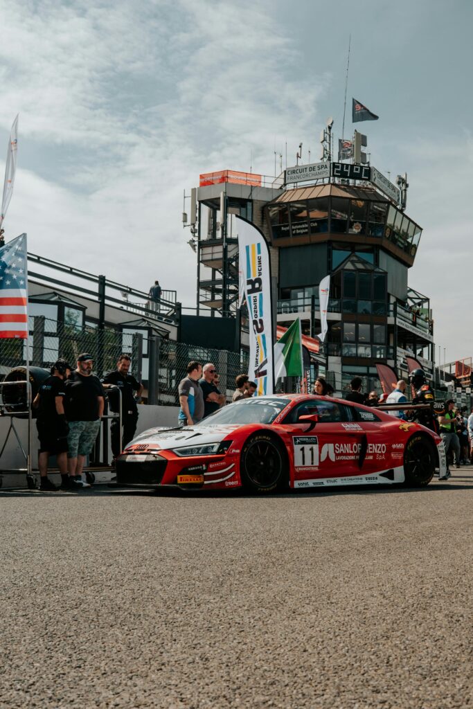 De Audi voor de start van de race